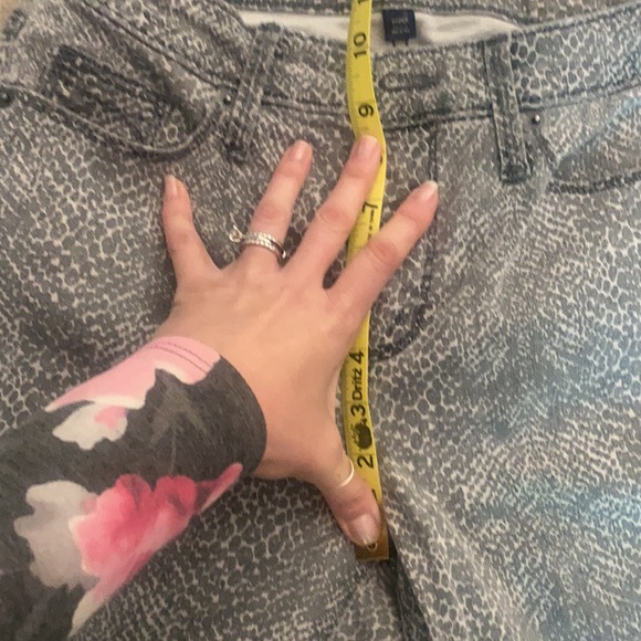 Universal thread sz 6 grey/taupe snake skinny’s - Picture 5 of 7